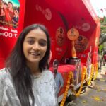 Archana Chandhoke Instagram - வண்டி கெளம்பிருச்சு...உங்க Area-ku நம்ம வண்டி வருது...!!! இதே மாதிரி நீங்களும் எங்க வண்டியோட ஒரு Selfie எடுத்து Zee Tamil Page-ah Collab பண்ணுங்க...!!!🧡🔥 Zee Tamil குடும்ப விருதுகள் 2023. #ZeeTamilKudumbaVirudhugal2023 #ZTKV #ZTKV2023 #ZeeTamil