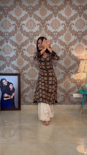 Archana Chandhoke Instagram - three cheers to everyone who wants to be afreen, the desi barbie! 💕💕💕

here's a tribute to a digital mentor @alexander_noel_janam and his sensational choreography for this outstanding piece :)

#fyp #dance #reels #afreen