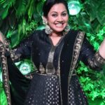 Archana Chandhoke Instagram - போடு நம்ம Acchuma Vibe-uh...!!!🔥💃🏻 Zee Tamil குடும்ப விருதுகள் 2023 | Part 1 | November 5th, Sunday at 12.00pm. #ZeeTamilKudumbaVirudhugal2023 #ZTKV #ZTKV2023 #Archana #ZeeTamil