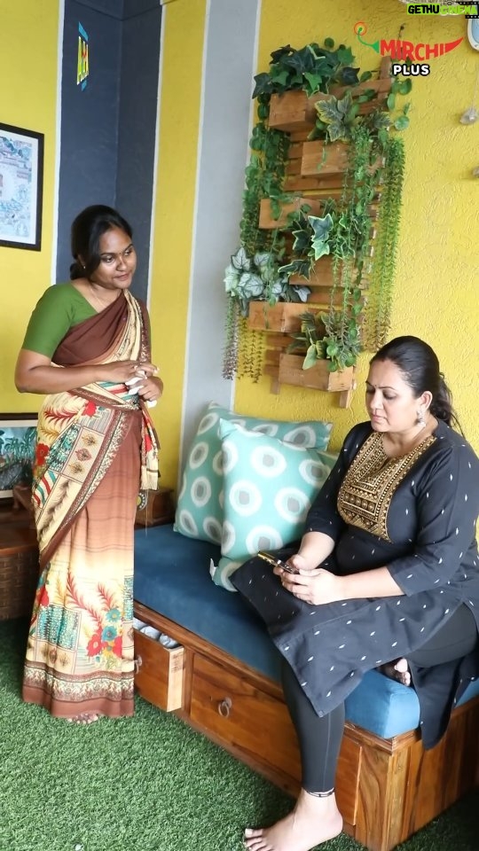 Archana Chandhoke Instagram - காவிரி பிரச்சனைக்கு குரல்கொடுத்த Arnold| AAA | Season -2 | EP 08 Ft @archanachandhoke @usha_arasu Concept @nithya.ravindran Script @dineshkmathesh Direction @mirchi_dq Camera @vineeshjohn @dpk__deepak_ SFX @imsvijay Subtitles @usha_arasu Edit @dpk__deepak_ #reels #instareels #1minwebseries #funnyreel #love #funnyvideos #comedyvideos #webseries #husbandandwife
