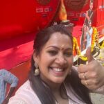 Archana Chandhoke Instagram - வண்டி கெளம்பிருச்சு...உங்க Area-ku நம்ம வண்டி வருது...!!! இதே மாதிரி நீங்களும் எங்க வண்டியோட ஒரு Selfie எடுத்து Zee Tamil Page-ah Collab பண்ணுங்க...!!!🧡🔥 Zee Tamil குடும்ப விருதுகள் 2023. #ZeeTamilKudumbaVirudhugal2023 #ZTKV #ZTKV2023 #ZeeTamil