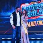 Archana Gautam Instagram - Meri Khatron ke Khiladi season 13 ki journey bhut kamal ki thi , I enjoyed and thank you so much my all fans and @colorstv or @itsrohitshetty sir yeh aapke pyaar ke Bina Adhuri thi 🙏🏻🙏🏻🙏🏻 Styling by - @stylebysaachivj Makeup & Hair - @abhishekindu Outfit: @estrella_luxurycouture Jewellery: @azotiique Team: @sanzimehta777 @styledbynikinagda Mumbai, Maharashtra