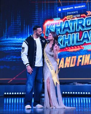 Archana Gautam Instagram - Meri Khatron ke Khiladi season 13 ki journey bhut kamal ki thi , I enjoyed and thank you so much my all fans and @colorstv or @itsrohitshetty sir yeh aapke pyaar ke Bina Adhuri thi 🙏🏻🙏🏻🙏🏻 
Styling by - @stylebysaachivj 
Makeup & Hair - @abhishekindu 
Outfit: @estrella_luxurycouture
Jewellery: @azotiique 
Team: @sanzimehta777  @styledbynikinagda