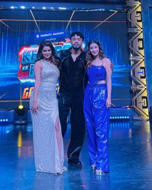 Archana Gautam Instagram - Meri Khatron ke Khiladi season 13 ki journey bhut kamal ki thi , I enjoyed and thank you so much my all fans and @colorstv or @itsrohitshetty sir yeh aapke pyaar ke Bina Adhuri thi 🙏🏻🙏🏻🙏🏻 
Styling by - @stylebysaachivj 
Makeup & Hair - @abhishekindu 
Outfit: @estrella_luxurycouture
Jewellery: @azotiique 
Team: @sanzimehta777  @styledbynikinagda