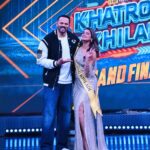 Archana Gautam Instagram - Meri Khatron ke Khiladi season 13 ki journey bhut kamal ki thi , I enjoyed and thank you so much my all fans and @colorstv or @itsrohitshetty sir yeh aapke pyaar ke Bina Adhuri thi 🙏🏻🙏🏻🙏🏻 Styling by - @stylebysaachivj Makeup & Hair - @abhishekindu Outfit: @estrella_luxurycouture Jewellery: @azotiique Team: @sanzimehta777 @styledbynikinagda Mumbai, Maharashtra