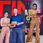 Archana Gautam Instagram - It was great to receive the award @timecybermedia from @brettlee_58 India