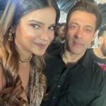 Archana Gautam Instagram - Salmaan Sir se phir se milke bhut acha laga 🙏🏻🙏🏻🙏🏻 @beingsalmankhan , @babasiddiqueofficial , @zeeshansiddique #archanagautam #salmankhan #babasiddiqueiftari Makeup by - @abhishekindu Hair - @theglamlabsalon Style - @stylingcityy Outfit- @krupa_jain India