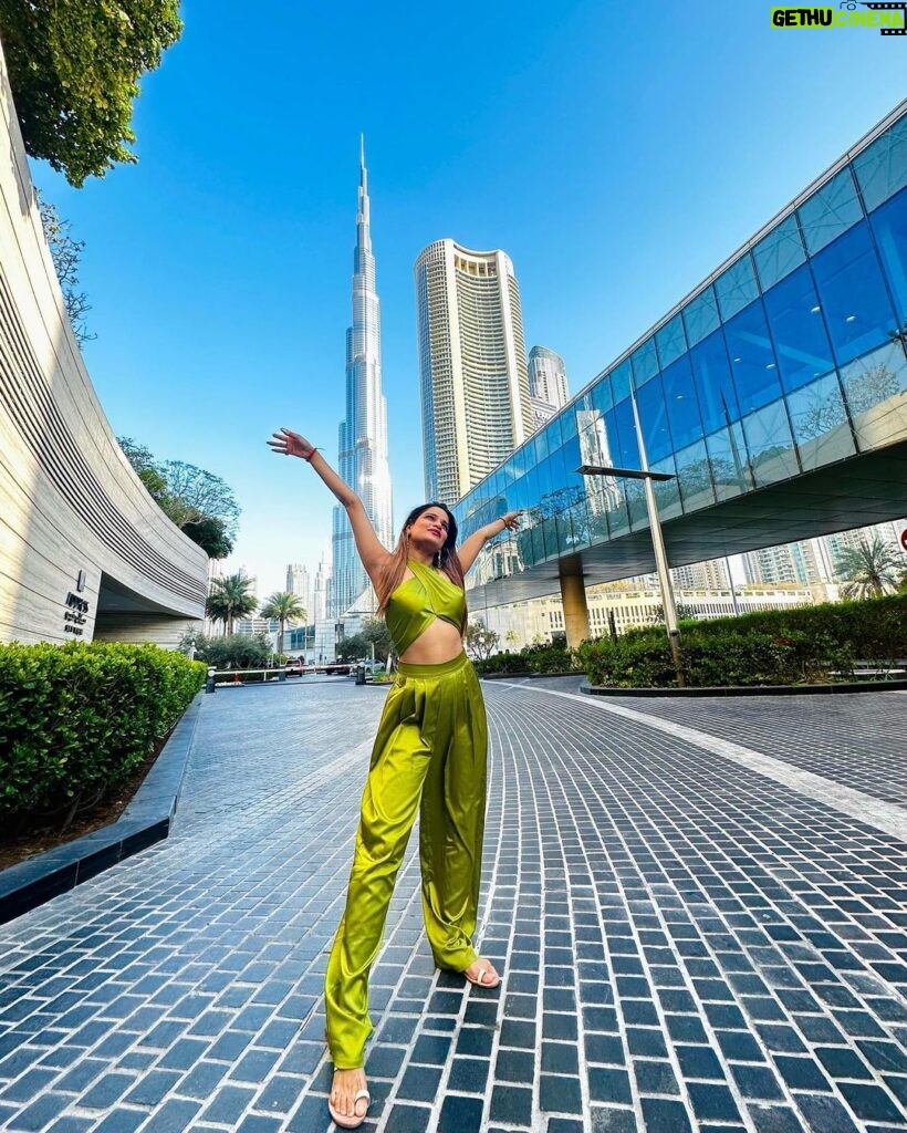 Archana Gautam Instagram - Dubai Ki Mastiya 🤗🤗 Outfit by - @ikichic_official Dubai, United Arab Emirates