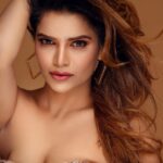 Archana Gautam Instagram - किसी को अपना बनाने के लिए सुंदरता ही जरुरी नहीं होती अगर आपके पास ज्ञान की सुंदरता हे तो आपके अपने कभी दूर नहीं होंगे। 🥰🥰 Photography by - @praveenbhat Styling by - @sheltun_khumhring Makeup & Hair by - @shekharghoshofficial India