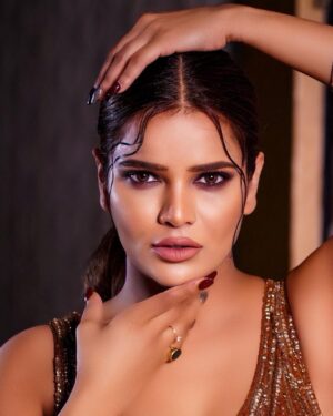 Archana Gautam Instagram - Brown Cinderella look 🤗 
💄MUA , Hair & Styling :- 
@nehaadhvikmahajan 
👗Gown :- @neerusindia
