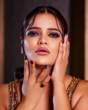 Archana Gautam Instagram - Brown Cinderella look 🤗 
💄MUA , Hair & Styling :- 
@nehaadhvikmahajan 
👗Gown :- @neerusindia