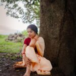 Archana Kavi Instagram - 𝐚𝐧 𝐨𝐫𝐝𝐢𝐧𝐚𝐫𝐲 𝐖𝐎𝐌𝐀𝐍❗️ . . Featuring ARCHANA KAVI @archanakavi Concept & DOP: @a_isography CC: @jaanki_sarees_ MUA: @ayra_by_jashma Assistedby: @ashik_04_ #women #woman #womaninframe #actress #malayalamactress