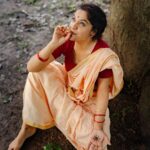 Archana Kavi Instagram - 𝐚𝐧 𝐨𝐫𝐝𝐢𝐧𝐚𝐫𝐲 𝐖𝐎𝐌𝐀𝐍❗️ . . Featuring ARCHANA KAVI @archanakavi Concept & DOP: @a_isography CC: @jaanki_sarees_ MUA: @ayra_by_jashma Assistedby: @ashik_04_ #women #woman #womaninframe #actress #malayalamactress