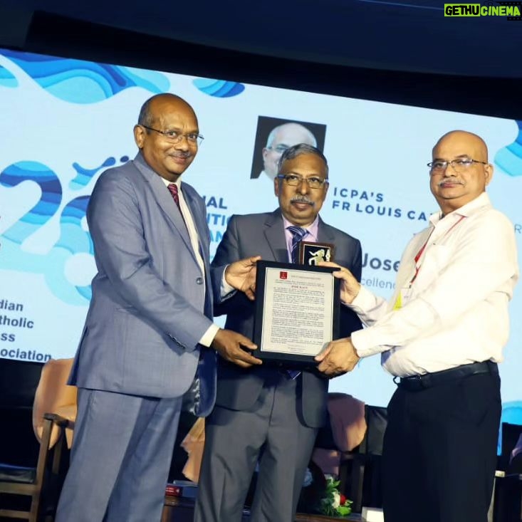 Archana Kavi Instagram - It's a different feeling to see your parents receiving an award. Two days back my Appa was given Louis Cardeno Award for Lifetime Achievement in journalism. From picking his shirt for the event to waiting for his turn, everything gave me a glimpse of what he would have gone through while sending me to school the first time or watched me perform at events like a play fest or watching Neelathamara's first show. Whatever little writing skills I have is because I learnt from the best. He taught me the basics of reporting when I was in the junior building. This award didn't come as a surprise as it was long overdue. This truly is a testament to his dedication and contributions to this field. @jose_kaviyil ❤️ @rosamma.jose.33 @qvi_kaviashish @pearljazz_ritu . #family #father #prouddaughter #love Kochi, India