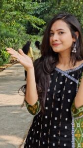 Archana Padhi Instagram - This song 🖤🖤… Thank u my gang for this beautiful kurti❤️ @dr_amrita_agrawall @dr_nini231 @doc_samikshya