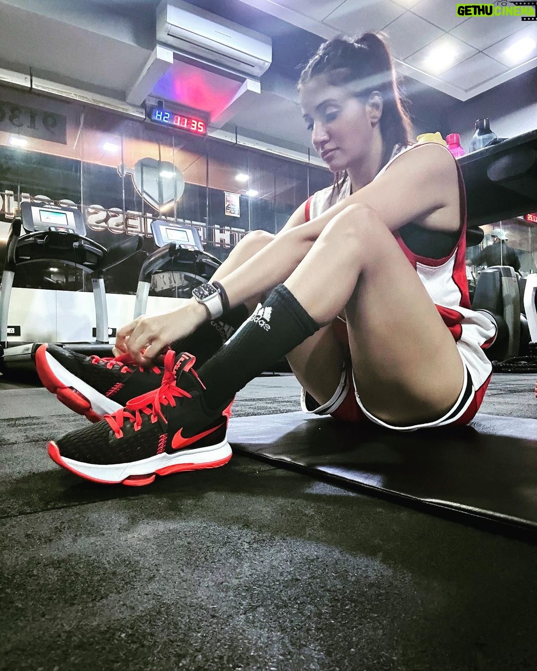 Archana Singh Rajput Instagram - Rule the world like the lion 🦁 #style #love #passion #cute #girl #fashioninsta #beauty #blogger #instapic #instadaily #instagood #instalike #archanasinghrajput #instagram#music #gratitude #actress #model #mumbai #india @rajput_archanasingh Mumbai - मुंबई