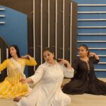 Archana Singh Rajput Instagram - Kathak is like poetry in motion, with every step telling a story.🌸🌸🌸 #kathak #kathakdance #birjumaharaj #dance #actor #archansinghrajput Mumbai, Maharashtra