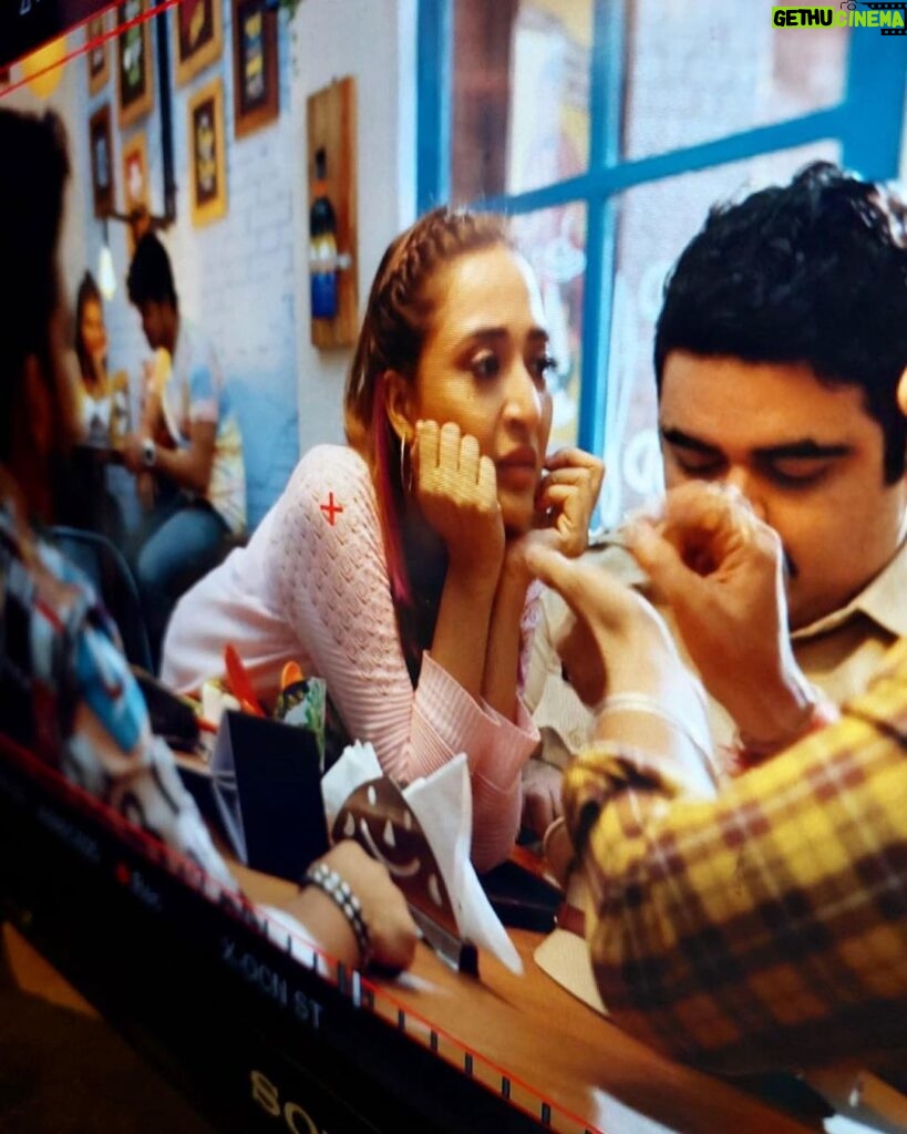 Ariah Agarwal Instagram - Aa rahi hai ‘DINKY DOLL’ 💅🏼 Lakhan ki mandali ki sabse over-excited member!!! 21st August se @officialjiocinema pe!!. . . (First pic of dinky from the show 🩷🕉️!! Special feels) . . #lakhanleelabhargava #lakhanleelabhargavabasnaamhikaafihai #dinkydoll