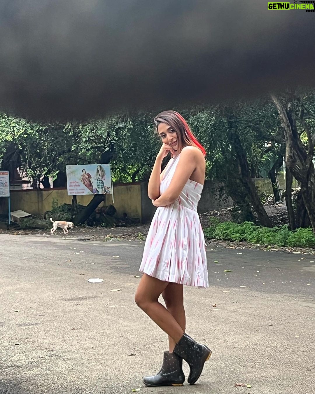 Ariah Agarwal Instagram - Aa rahi hai ‘DINKY DOLL’ 💅🏼 Lakhan ki mandali ki sabse over-excited member!!! 21st August se @officialjiocinema pe!!. . . (First pic of dinky from the show 🩷🕉️!! Special feels) . . #lakhanleelabhargava #lakhanleelabhargavabasnaamhikaafihai #dinkydoll