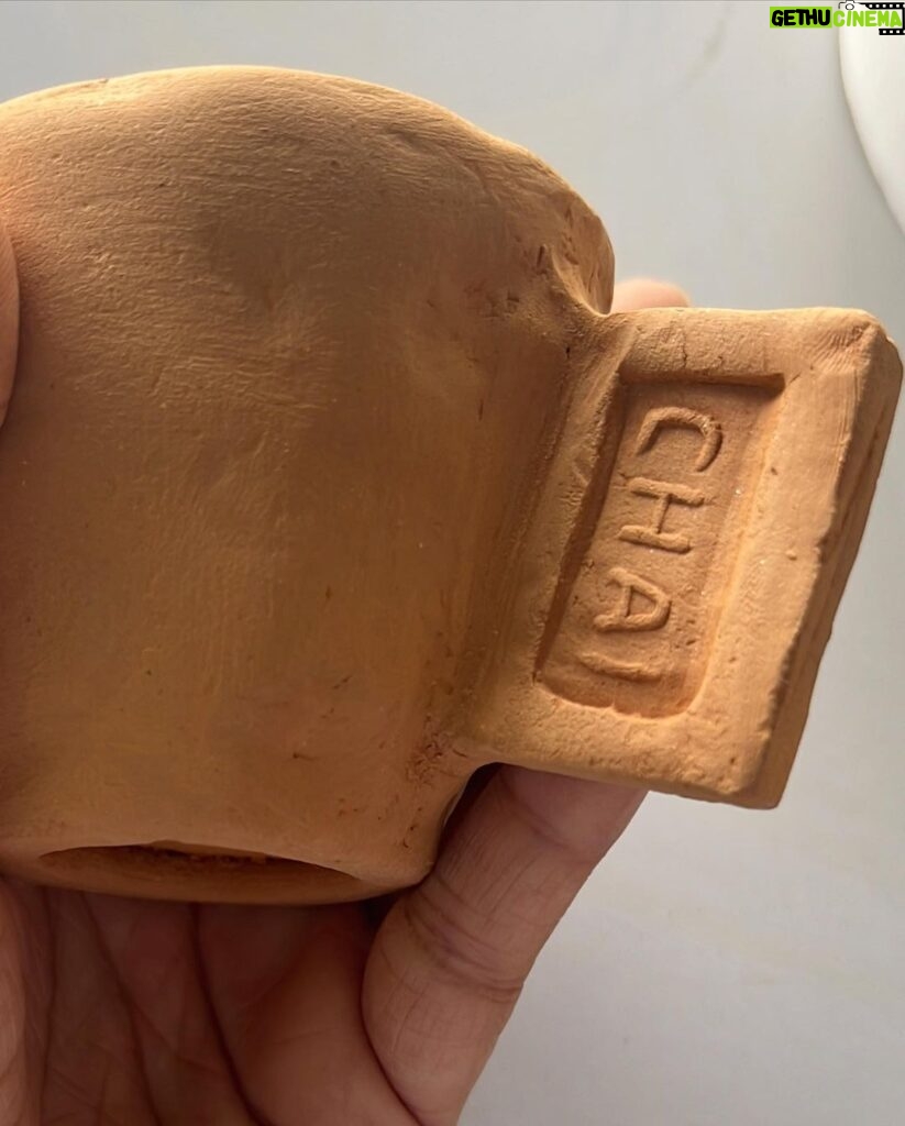 Ariah Agarwal Instagram - I seized the clay ✈️☁️🌧️🥶 Dharamkot • Mcleodganj • Dharamshala • Naddi . . . With a bunch of mad potters @dharamkotstudio #dharamkot #pottery #pasta #delhidelays #momos #israelifood #dhauladhar #travellocal #india Dharamshala Mcleodganj