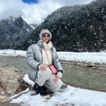 Ariah Agarwal Instagram - I was upto snow good ⛄️ Also, meet my cool friend (last slide) . . . #zeropoint #lachung #sikkim #northsikkim #yumthangvalley #snow #snow2023 #snowman Lachung , Zero Point , Yumthang Valley