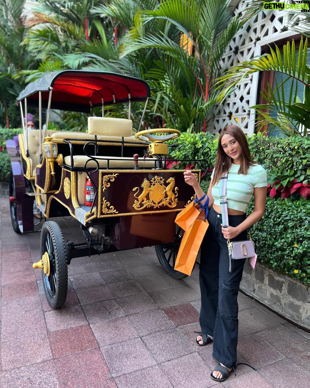 Ariah Agarwal Instagram - Iโm single because God isnโt ready to share me yet ๐๐
. . . Pampering Photohrapher @meghasamor #ariahagarwal #ariahlove KalaGhoda