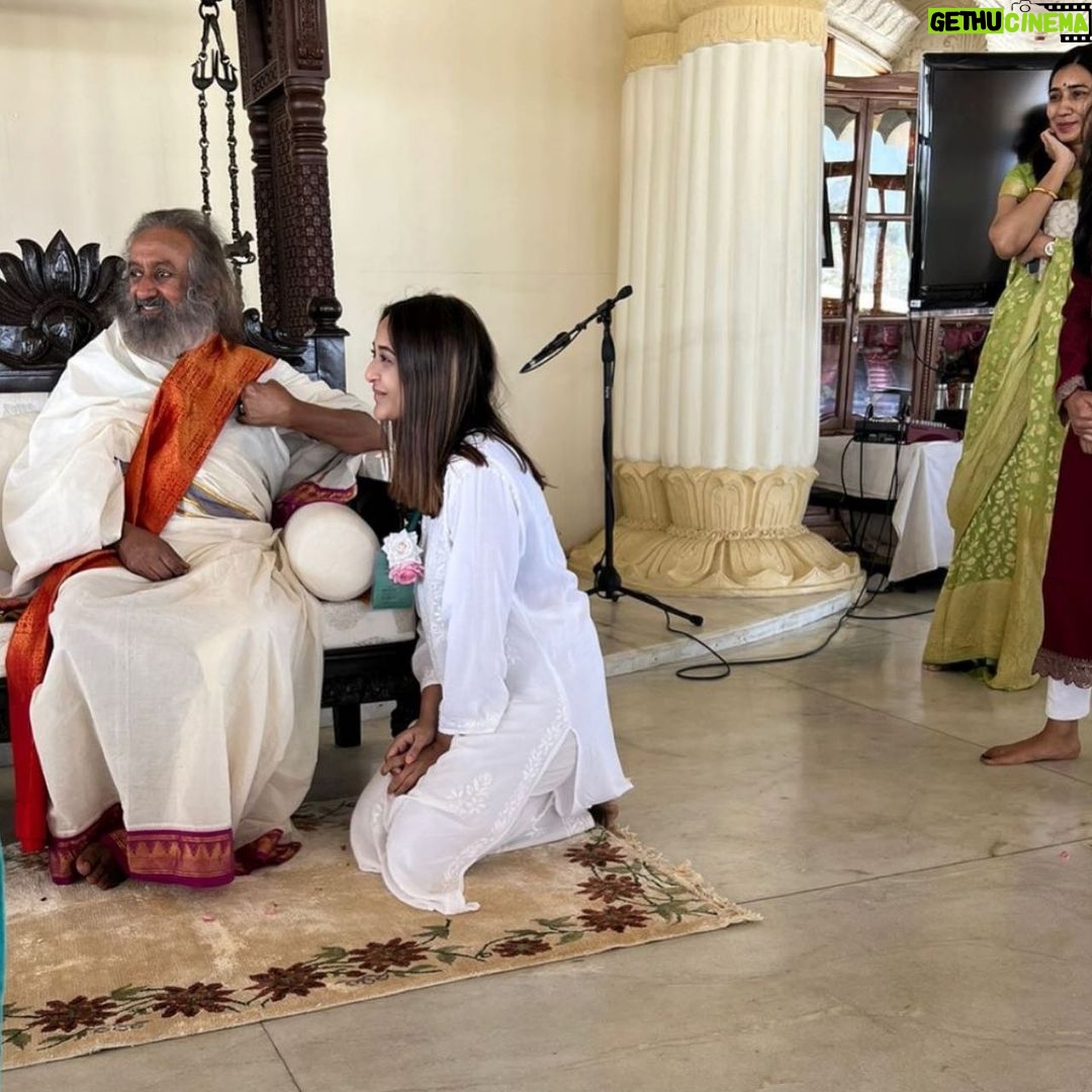 Ariah Agarwal Instagram - Gurudev - Hmmmmm Us- ππππ₯Ίπ
β€οΈβπ©Ήβ€οΈ . . . . . #artofliving #Jaigurudev #srisriravishankar #lovehim