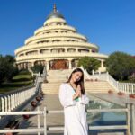 Ariah Agarwal Instagram - Gurudev - Hmmmmm Us- 😍😍😍🥺😅❤️‍🩹❤️ . . . . . #artofliving #Jaigurudev #srisriravishankar #lovehim