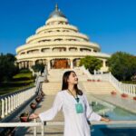 Ariah Agarwal Instagram - Gurudev - Hmmmmm Us- 😍😍😍🥺😅❤️‍🩹❤️ . . . . . #artofliving #Jaigurudev #srisriravishankar #lovehim
