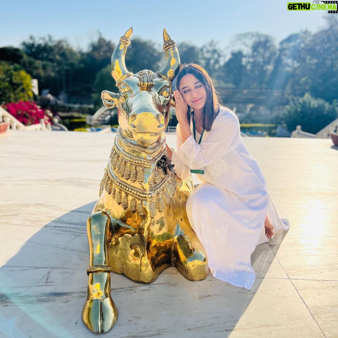 Ariah Agarwal Instagram - Gurudev - Hmmmmm Us- ππππ₯Ίπ
β€οΈβπ©Ήβ€οΈ . . . . . #artofliving #Jaigurudev #srisriravishankar #lovehim