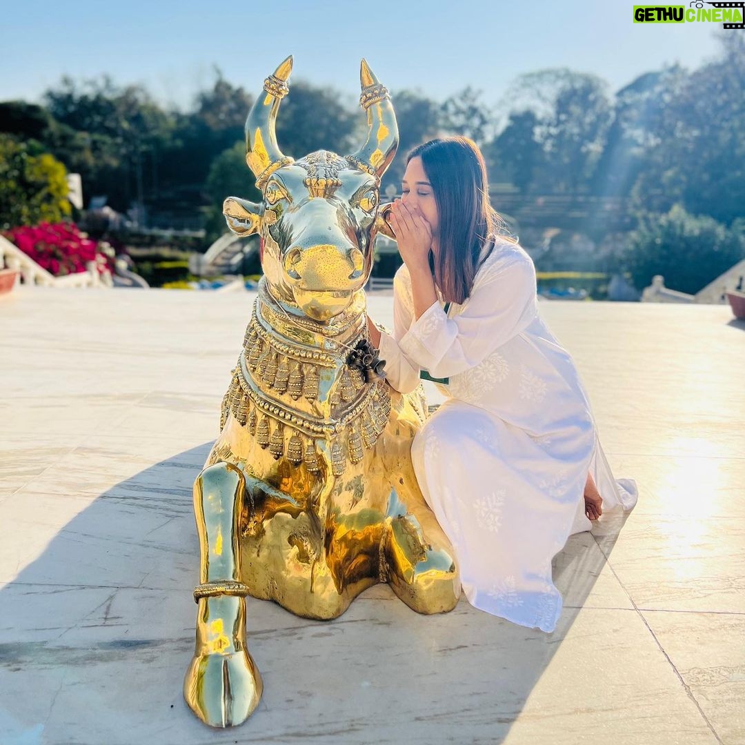 Ariah Agarwal Instagram - Gurudev - Hmmmmm Us- ππππ₯Ίπ
β€οΈβπ©Ήβ€οΈ . . . . . #artofliving #Jaigurudev #srisriravishankar #lovehim