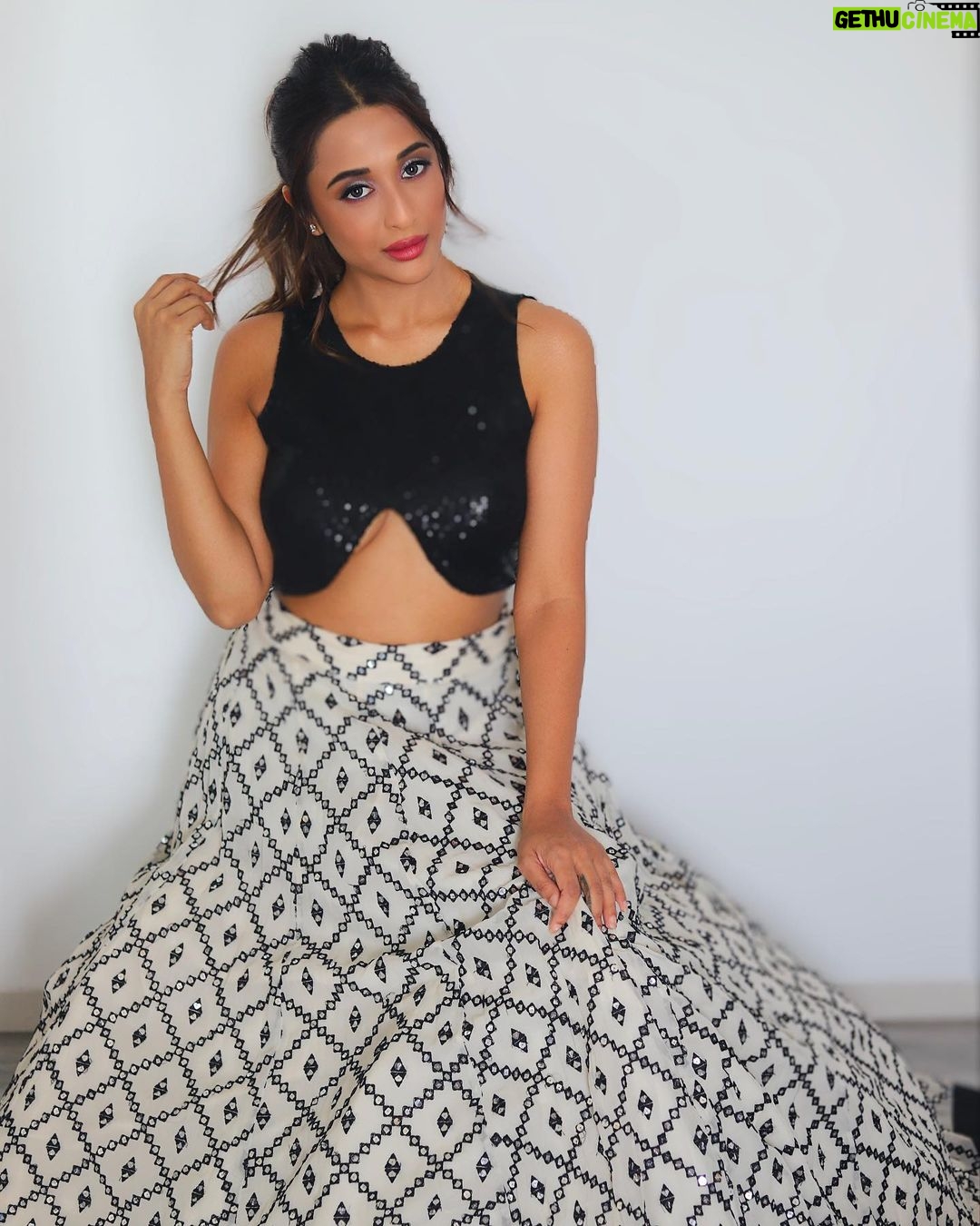 Ariah Agarwal Instagram - Swipe to see my pretty lehenga 🌙🧿 . . . @yeh_lehenga_nahi_mehenga @smitartist @mua_angel.20 @hg__photography.official #lehenga #indian #ariahlove #ariahagarwal