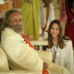 Ariah Agarwal Instagram - Gurudev - Hmmmmm Us- 😍😍😍🥺😅❤️‍🩹❤️ . . . . . #artofliving #Jaigurudev #srisriravishankar #lovehim