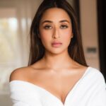 Ariah Agarwal Instagram - You fit me better than my favourite sweater 🤍 . . . I posted this on my story & you guys started showering love, so here goes…Part of my recycle project 😋 #ariahlove #ariah #ariahagarwal