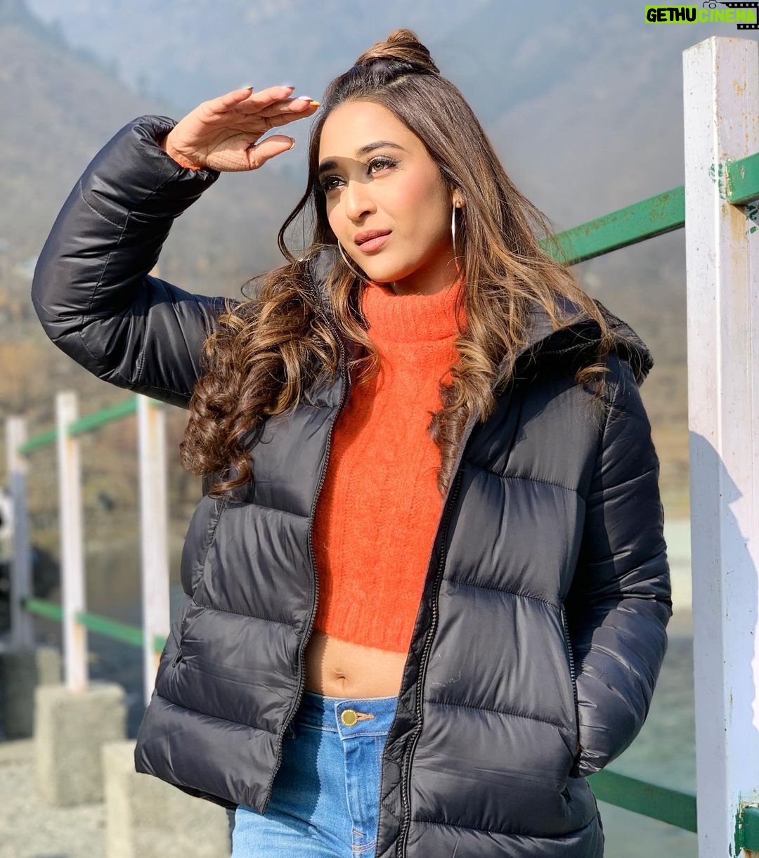 Ariah Agarwal Instagram - Stand by me, okay? 🥰 . . . . #ariahagarwal #ariahlove Visit my kashmir