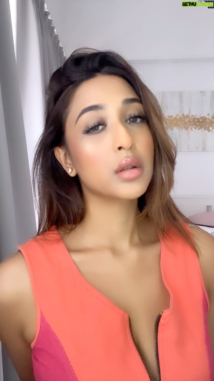 Ariah Agarwal Instagram - Arriving ππ¨Wedding Szn!β¨ Glitz eyes and Glam vibes! Watch my/this video to achieve the perfect #WeddingAttendee look for any function for @n.y.bae π Our besties: β
NY Bae Dewy Drops Liquid Foundation (Flat White) MRP: 229/- β
NY Bae Runway Radiance Compact Powder (Honey) MRP: 220/- β
NY Bae Sunset Skyline Blush (Cloudy Pink) MRP: 230/- β
NY Bae Shine & Shimmer Highlighter (Glow Gold) MRP: 275/- β
NY Bae Shimmer Drops Liquid Foundation MRP: 249/- β
NY Bae Long Eye-Land Deep Intense Kajal MRP: 90/- @n.y.bae @letspurplle #makeup #makeupartist #makeupvideos #makeuptutorial #ariahagarwal #nybae #collab #budgetfriendly