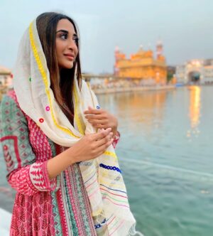 Ariah Agarwal Instagram - Sab thik hojayega 🙏🏼🧿 😇
.
.
.
.
#goldentemple #majestic #amritsar #punjab  #ariahlove #ariahagarwal #blessed #grateful #thankyou