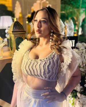 Ariah Agarwal Instagram - Wearing @kosha.couture for Indian Gatsby #adusheartgoesboom 
.
.
.
Pushkar, Rajasthan.