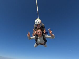Ariah Agarwal Instagram - I kissed the sky 🪂💙
.
.
.
- Sky dive, 2023.