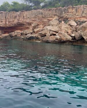 Ariah Agarwal Instagram - Snorkelling in the caves, Water toys in the turquoise ocean, paddle boarding to the corals, sipping cava on the boat deck. All of this with my special girls 🩵
Best day in the water w @takeoffibiza 
.
.
.
Ibiza, Spain.