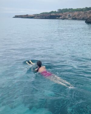 Ariah Agarwal Instagram - Snorkelling in the caves, Water toys in the turquoise ocean, paddle boarding to the corals, sipping cava on the boat deck. All of this with my special girls 🩵
Best day in the water w @takeoffibiza 
.
.
.
Ibiza, Spain.