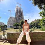 Ariah Agarwal Instagram - Thank Gaudi! I’m in Barcelona! 🇪🇸🌼☀️ . . . #sagradafamilia #casabatllo #barcelona #spain La Sagrada Familia