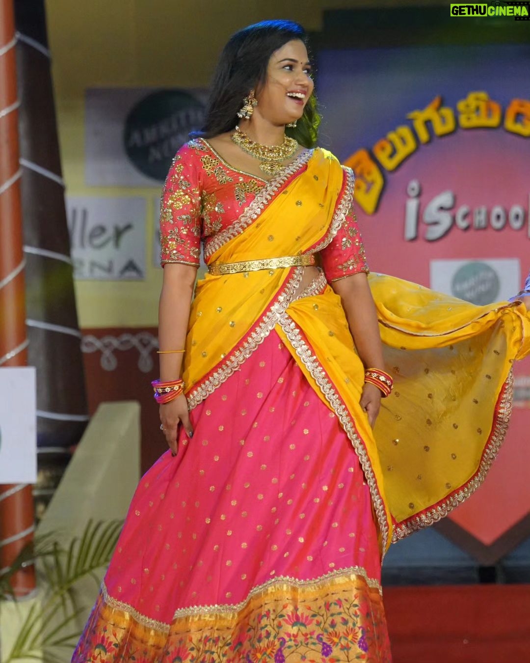 Ariyana Glory Instagram - Every day is a new beginning. Treat it that way. Stay away from what might have been, and look at what can be." “Never underestimate the power you have to take your life in a new direction.” Happy Dasara 🤗 Costume @firoz_design_studio Styling @harinireddym