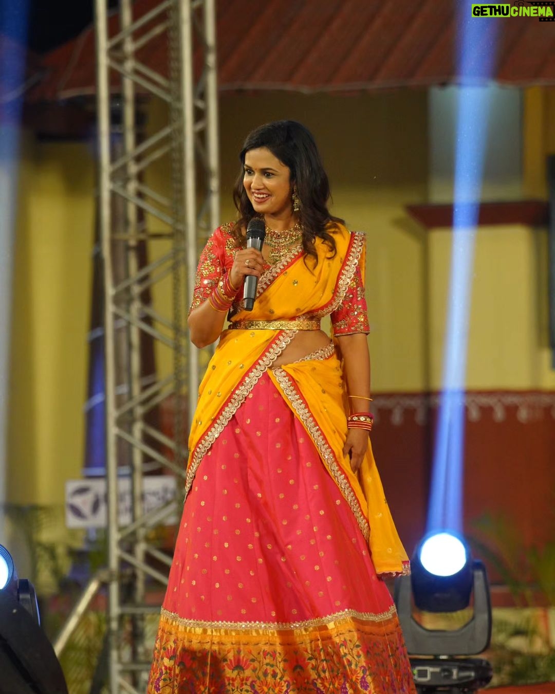 Ariyana Glory Instagram - Every day is a new beginning. Treat it that way. Stay away from what might have been, and look at what can be." “Never underestimate the power you have to take your life in a new direction.” Happy Dasara 🤗 Costume @firoz_design_studio Styling @harinireddym