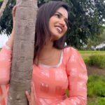 Ariyana Glory Instagram - Song old ayna feelings matram true , sirimalle levu so chamanthi tho compromise ayyam 🌸🤗 #farm #lovevillagelife #ariyan #ariyanaglory Costume @firoz_design_studio