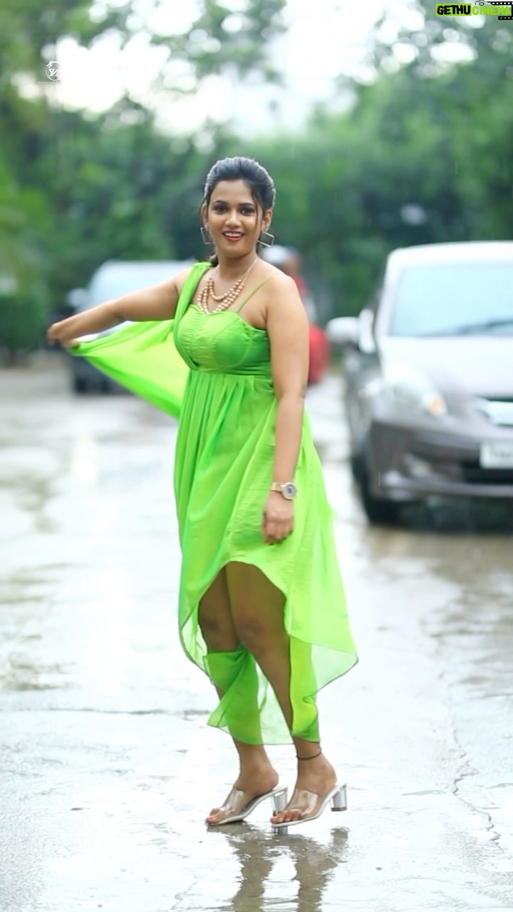 Ariyana Glory Instagram - Rainy days should be spent cuddled up with someone you love.β What say?? π€ππ©ββ€οΈβπβπ¨βοΈ #ariyanaglory #ariyana Costume @firoz_design_studio Captured by @naveen_photography_official