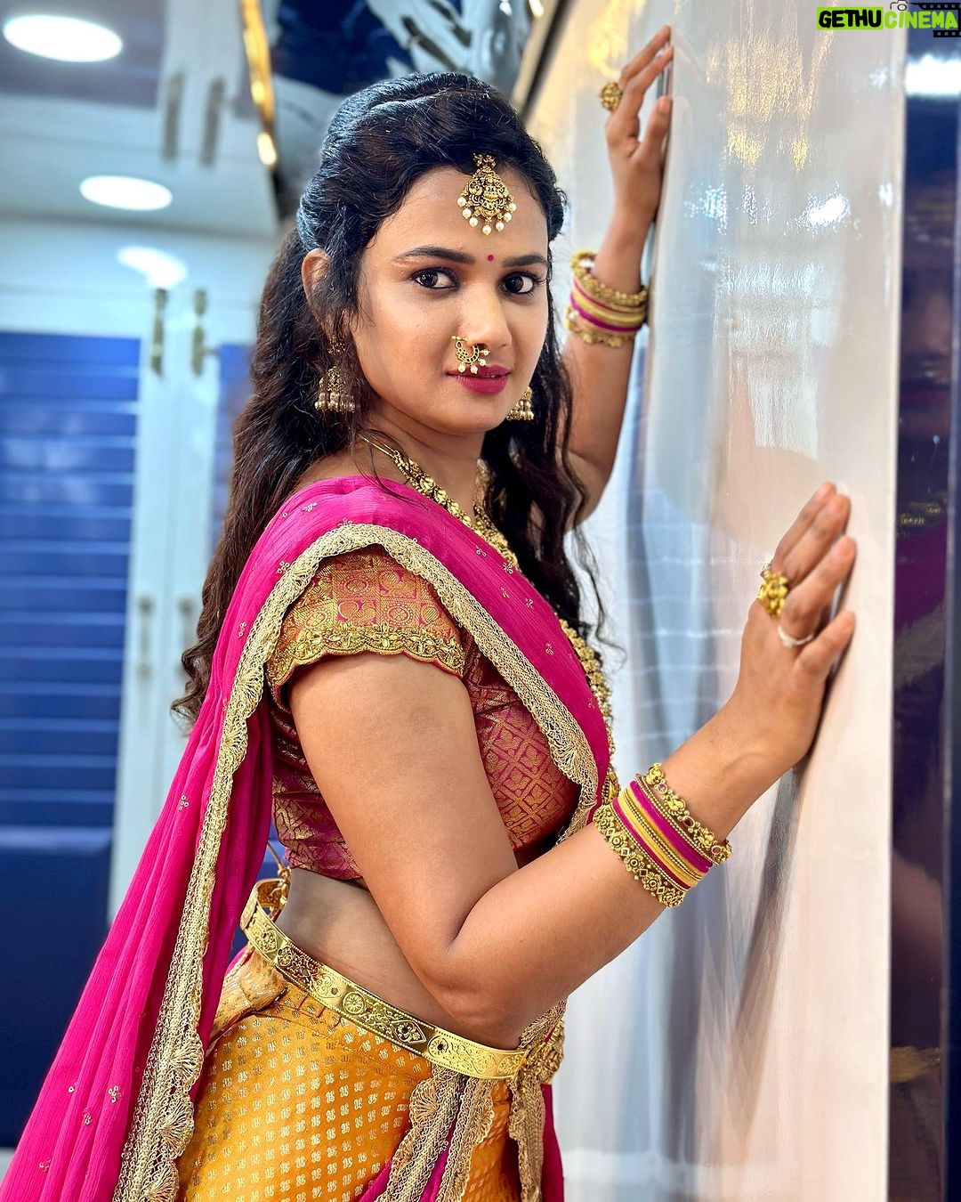 Ariyana Glory Instagram - Sometimes the smallest step in the right direction ends up being the biggest step of your life π€ Looking forward for all the surprises that destiny has hold for me π Costume @firoz_design_studio Styling by @harinireddym Jewellery @kushalsfashionjewellery