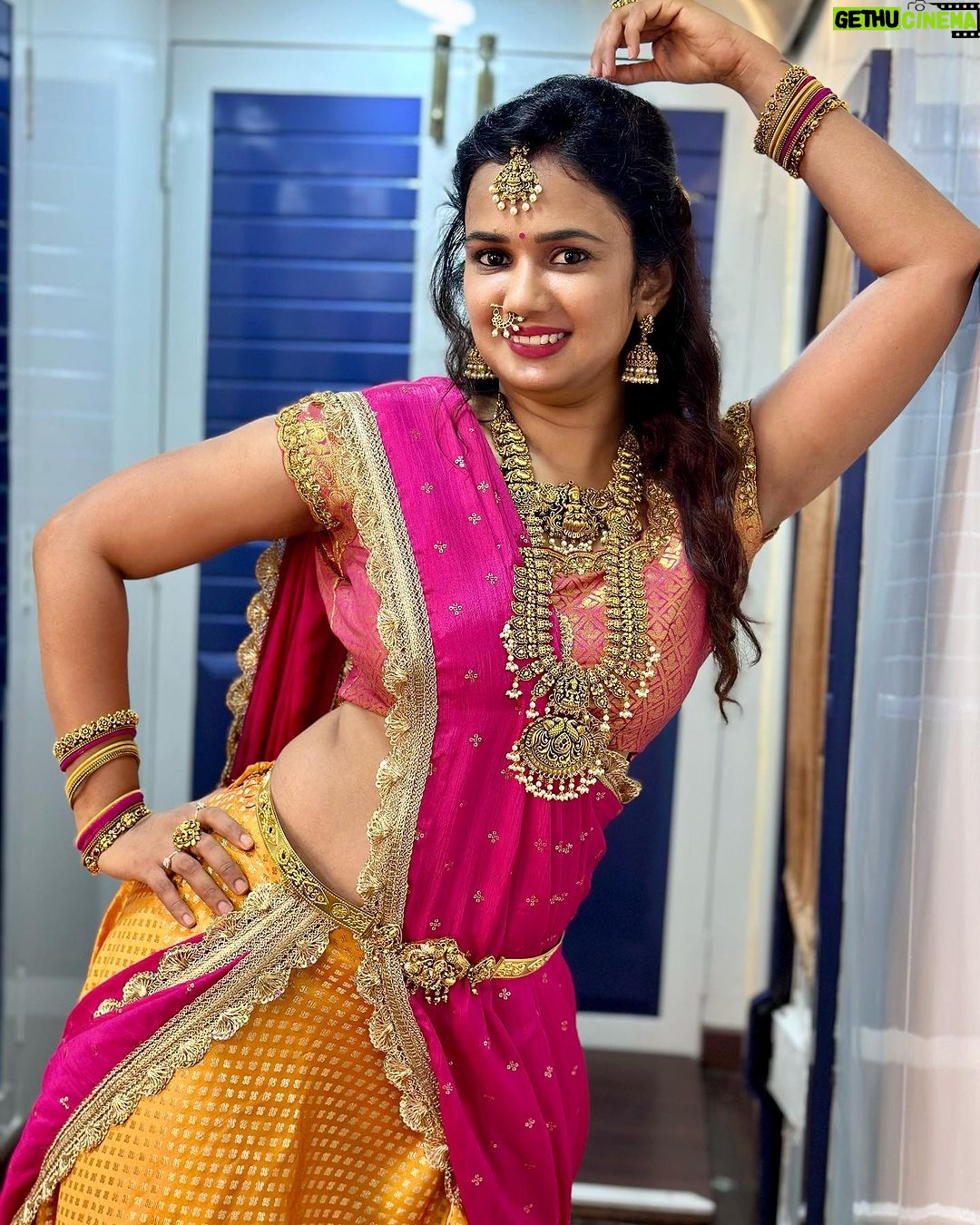 Ariyana Glory Instagram - Sometimes the smallest step in the right direction ends up being the biggest step of your life π€ Looking forward for all the surprises that destiny has hold for me π Costume @firoz_design_studio Styling by @harinireddym Jewellery @kushalsfashionjewellery