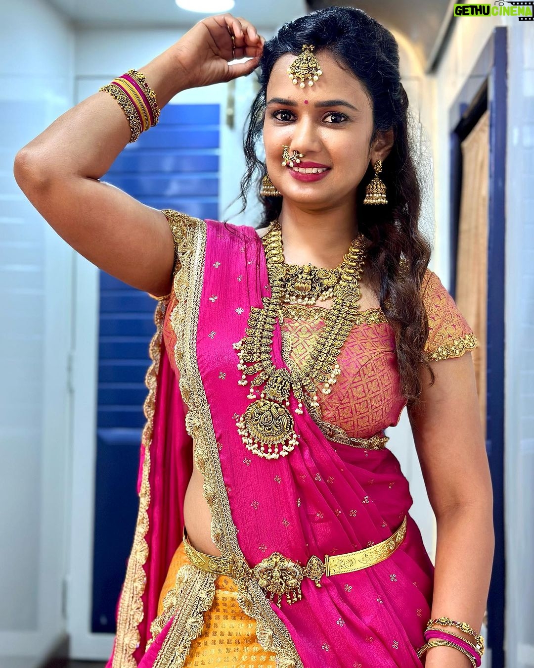 Ariyana Glory Instagram - Sometimes the smallest step in the right direction ends up being the biggest step of your life π€ Looking forward for all the surprises that destiny has hold for me π Costume @firoz_design_studio Styling by @harinireddym Jewellery @kushalsfashionjewellery