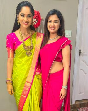 Ariyana Glory Instagram - #varalakshmivratham🙏 , Devuda Oo Manchi Devuda Blessing full ga ivvandi 😍 

Tq @amardeep_chowdary & @_tejaswini_gowda_official For inviting 😘

Saree by @firoz_design_studio